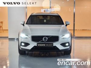 Volvo V60 B5 Ultra AWD 2025 года из Южной Кореи