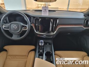 Volvo V60 B5 Ultra AWD 2025 года из Южной Кореи