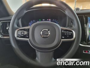 Volvo V60 B5 Ultra AWD 2025 года из Южной Кореи