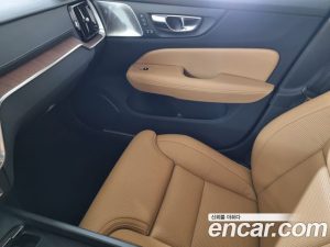 Volvo V60 B5 Ultra AWD 2025 года из Южной Кореи