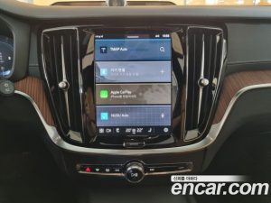 Volvo V60 B5 Ultra AWD 2025 года из Южной Кореи
