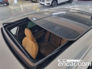 Volvo V60 B5 Ultra AWD 2025 года из Южной Кореи