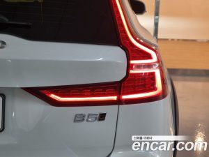 Volvo V60 B5 Ultra AWD 2025 года из Южной Кореи