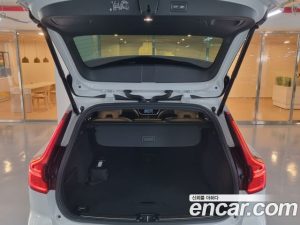 Volvo V60 B5 Ultra AWD 2025 года из Южной Кореи