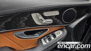 Mercedes-Benz GLC-Class GLC300e 4MATIC Coupe Premium Charger 2023 года из Южной Кореи