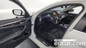 BMW 5-Series 520i Luxury 2023 года из Южной Кореи