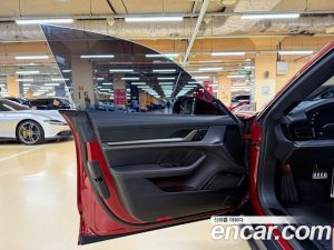 Porsche Taycan Turbo 2025 года из Южной Кореи