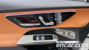 Mercedes-Benz GLC-Class GLC300 4MATIC AMG Line 2024 года из Южной Кореи