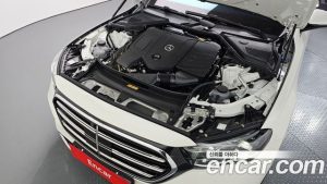 Mercedes-Benz E-Class E300 4MATIC Exclusive 2025 года из Южной Кореи