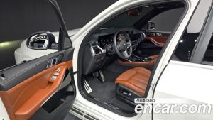 BMW X7 xDrive 40i M Sport 6 2024 года из Южной Кореи