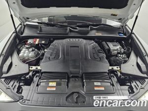 Audi Q8 50 TDI 4WD Premium 2023 года из Южной Кореи