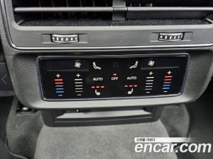 Audi Q8 50 TDI 4WD Premium 2023 года из Южной Кореи