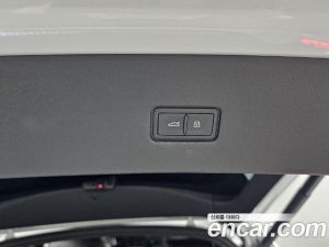 Audi Q8 50 TDI 4WD Premium 2023 года из Южной Кореи
