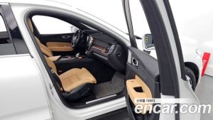 Volvo XC60 B5 ULTIMATE Bright 2023 года из Южной Кореи
