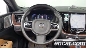 Volvo XC60 B5 ULTIMATE Bright 2023 года из Южной Кореи
