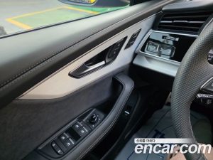 Audi Q8 55 TFSI 4WD Premium 2023 года из Южной Кореи