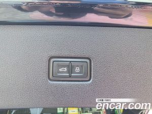 Audi Q8 55 TFSI 4WD Premium 2023 года из Южной Кореи