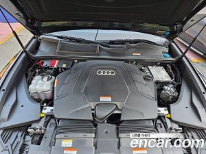 Audi Q8 55 TFSI 4WD Premium 2023 года из Южной Кореи