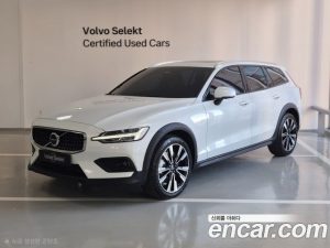 Volvo V60 B5 Ultra AWD 2025 года из Южной Кореи