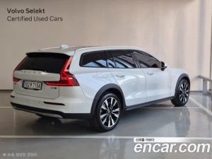 Volvo V60 B5 Ultra AWD 2025 года из Южной Кореи