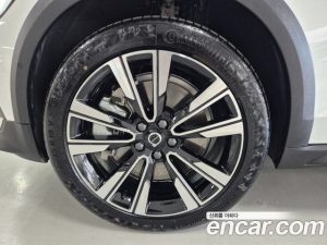 Volvo V60 B5 Ultra AWD 2025 года из Южной Кореи