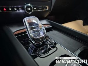 Volvo V60 B5 Ultra AWD 2025 года из Южной Кореи