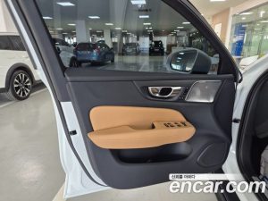 Volvo V60 B5 Ultra AWD 2025 года из Южной Кореи