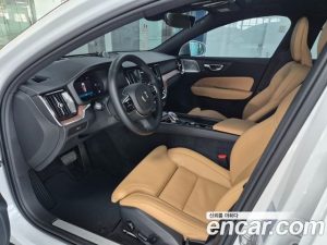 Volvo V60 B5 Ultra AWD 2025 года из Южной Кореи