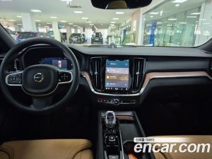 Volvo V60 B5 Ultra AWD 2025 года из Южной Кореи