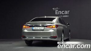 Lexus ES Luxury Plus 2025 года из Южной Кореи