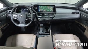 Lexus ES Luxury Plus 2025 года из Южной Кореи