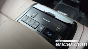Lexus ES Luxury Plus 2025 года из Южной Кореи