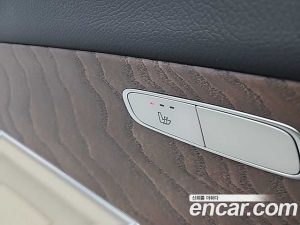 Mercedes-Benz E-Class E220d 4MATIC Exclusive 2023 года из Южной Кореи