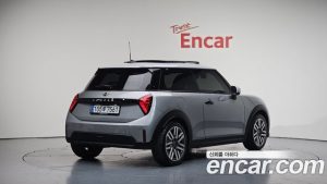 Mini Cooper CLASSIC 2025 года из Южной Кореи