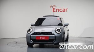 Mini Cooper CLASSIC 2025 года из Южной Кореи