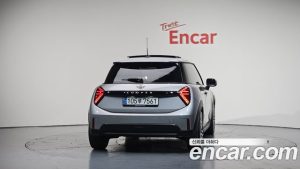 Mini Cooper CLASSIC 2025 года из Южной Кореи