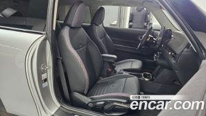 Mini Cooper CLASSIC 2025 года из Южной Кореи