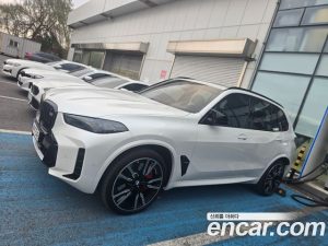 BMW X5 M60i 2024 года из Южной Кореи