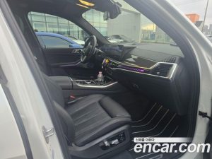BMW X5 M60i 2024 года из Южной Кореи
