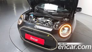 Mini Cooper SE Favoured 2024 года из Южной Кореи