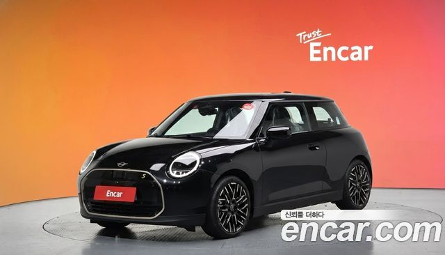 Mini Cooper SE Favoured 2024 года из Кореи