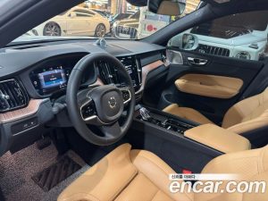 Volvo XC60 T8 Ultra Bright 2025 года из Южной Кореи