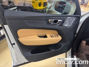 Volvo XC60 T8 Ultra Bright 2025 года из Южной Кореи