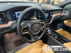Volvo XC60 T8 Ultra Bright 2025 года из Южной Кореи