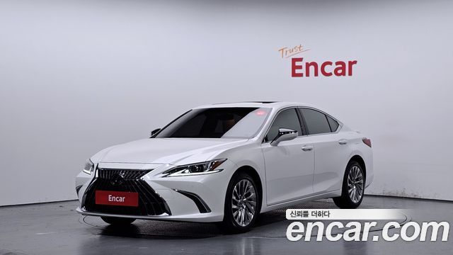Lexus ES Luxury Plus 2023 года из Кореи
