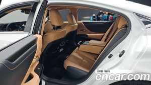 Lexus ES Luxury Plus 2023 года из Южной Кореи