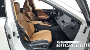 Lexus ES Luxury Plus 2023 года из Южной Кореи