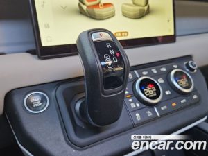 Land Rover Defender 110 P300 X- SE 2023 года из Южной Кореи