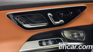 Mercedes-Benz GLC-Class GLC300 4MATIC AMG Line 2024 года из Южной Кореи