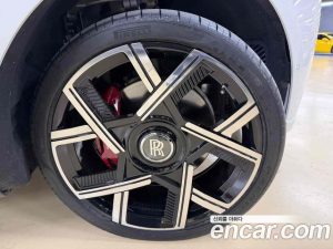 Rolls-Royce Cullinan 6.7 V12 Black Badge 2022 года из Южной Кореи